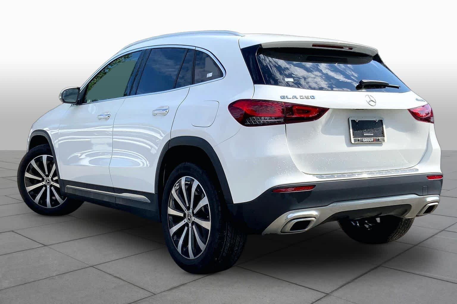 Used 2022 Polar White Mercedes-Benz GLA 250 image 12