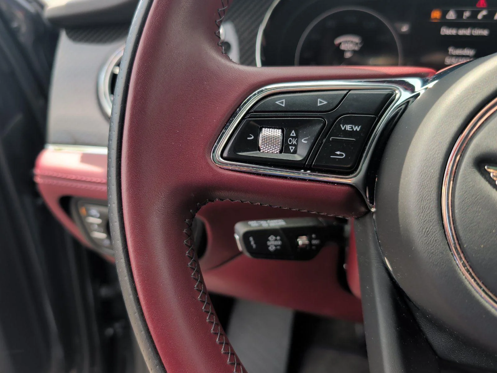 Used 2022  Bentley V8 image 26