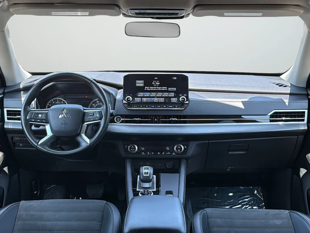 Used 2024 Gray Mitsubishi SE image 12