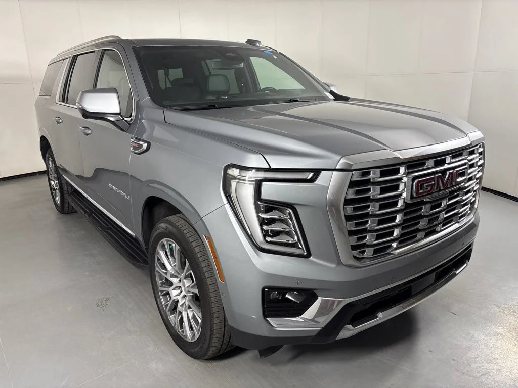 Used 2025 Sterling Metallic GMC Denali image 2
