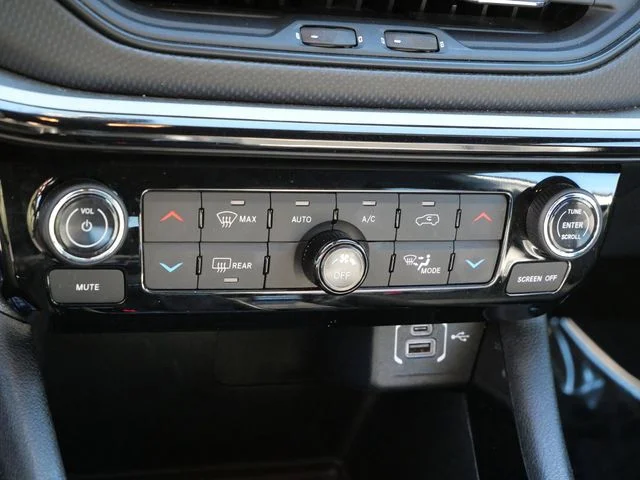 Used 2025 Silver Jeep Trailhawk image 21
