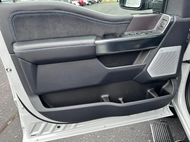 2026 Ford F-350 Super Duty Platinum - Photo 40