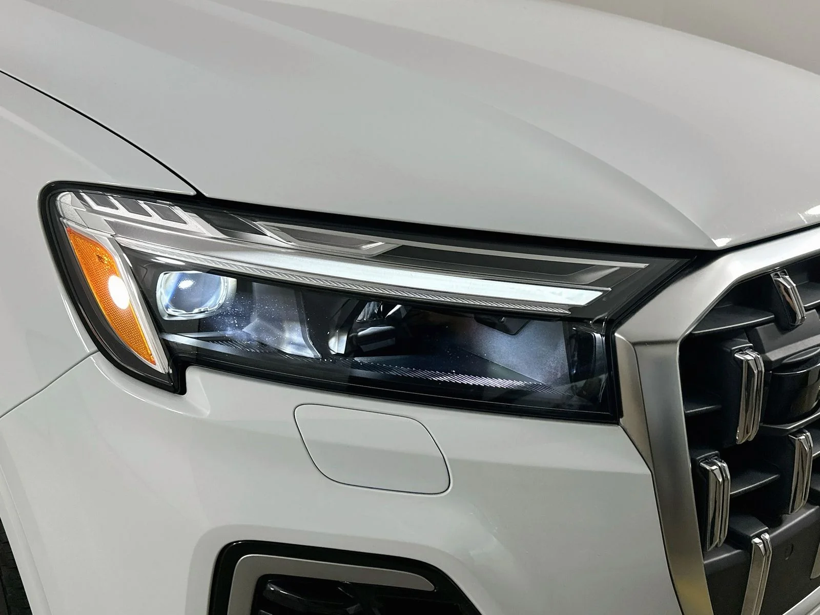 Used 2026 White Audi  image 9