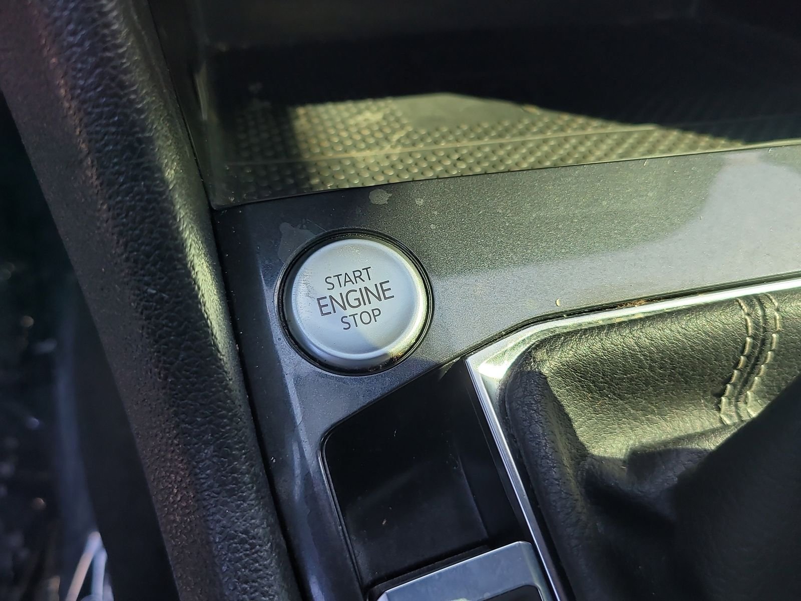 2022 Volkswagen Tiguan SEL R-LINE - Photo 29