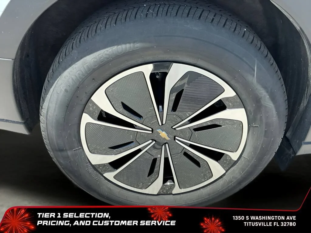 Used 2025 Summit White Chevrolet LT image 40