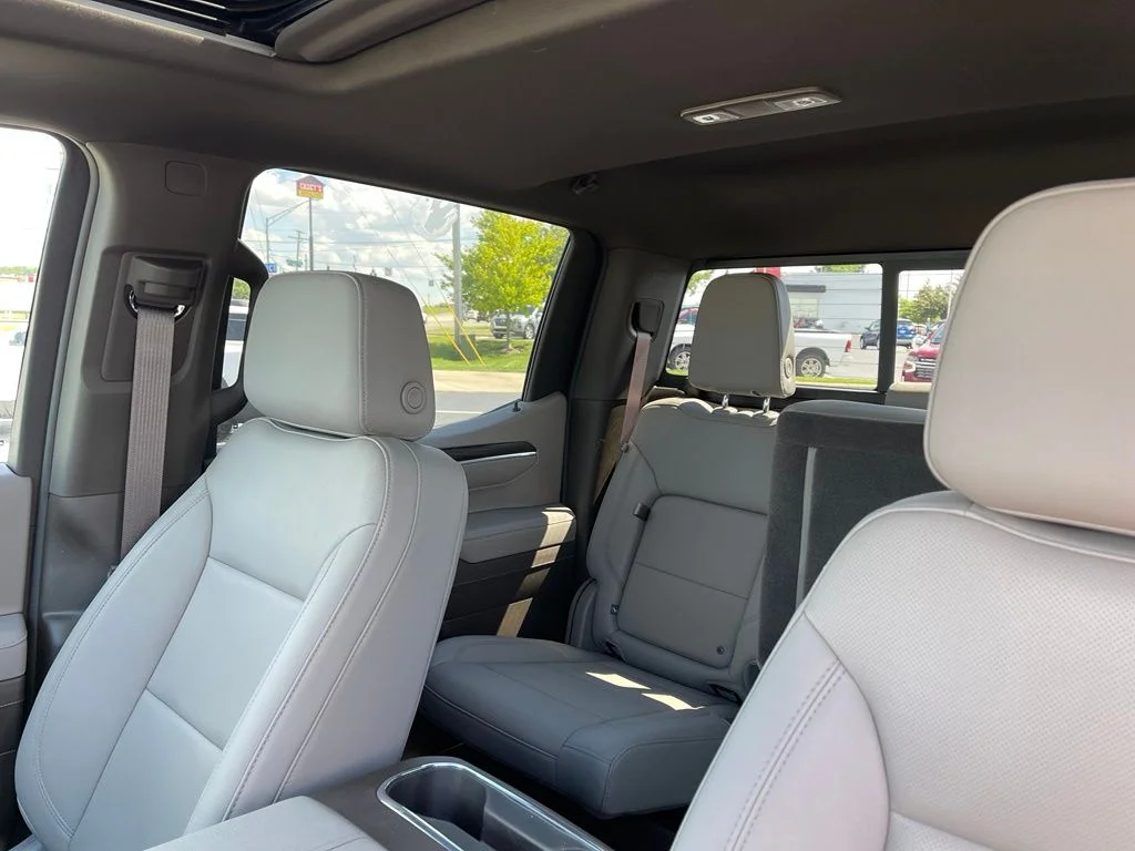 Used 2025 Onyx Black GMC SLT image 17