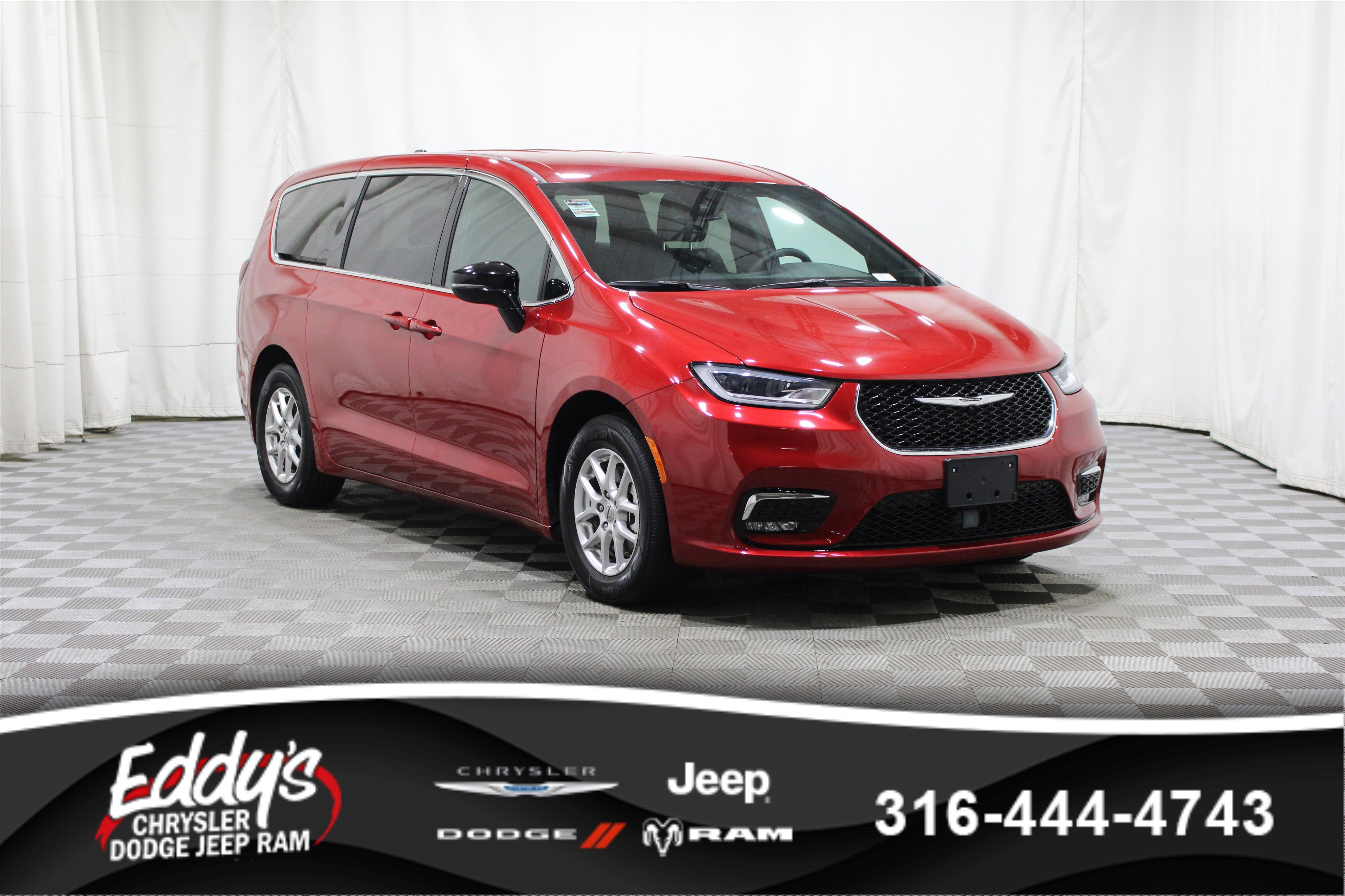 2025 Chrysler Pacifica Select's photo