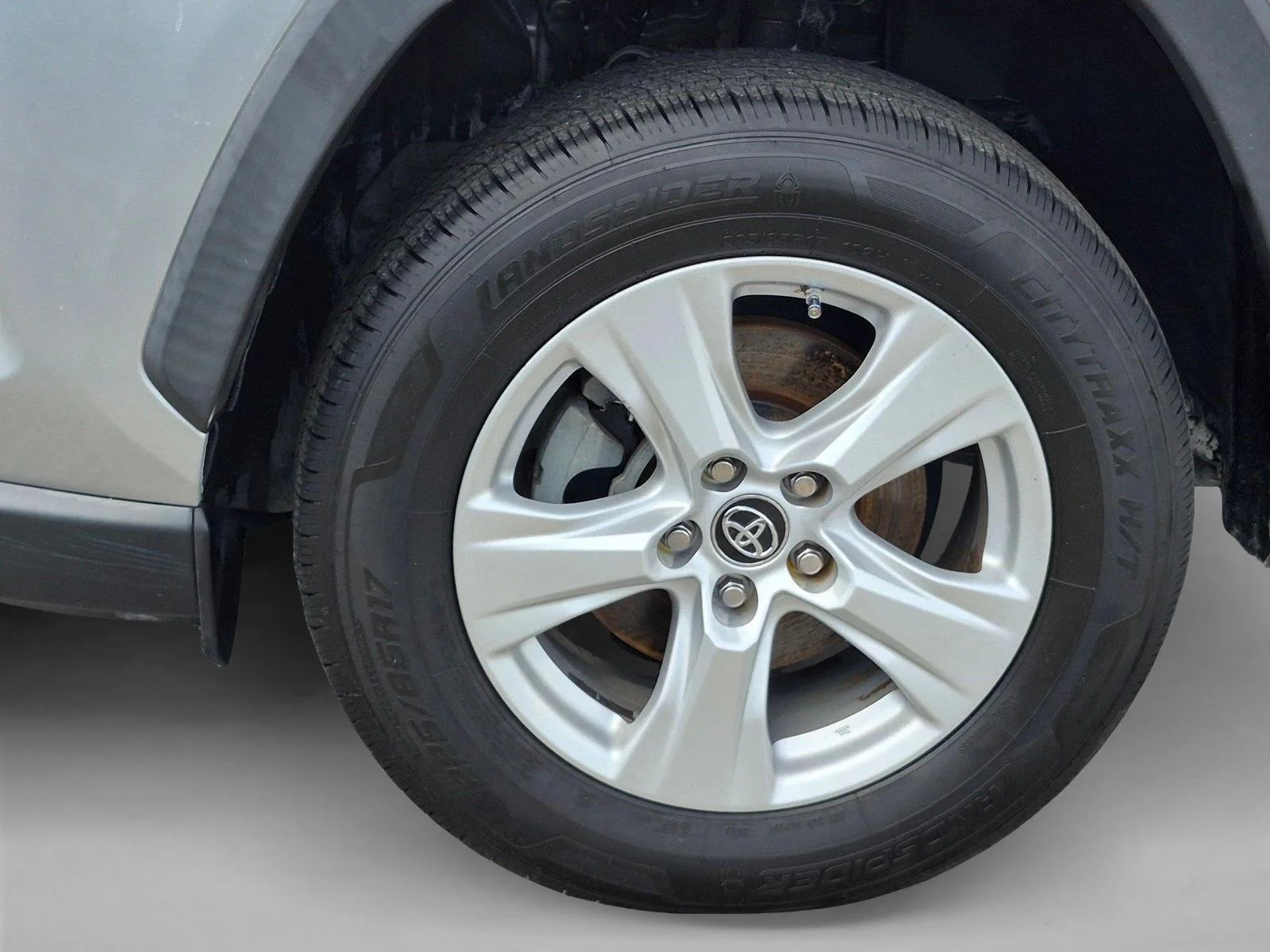 Used 2019 Silver Sky Metallic Toyota XLE image 22