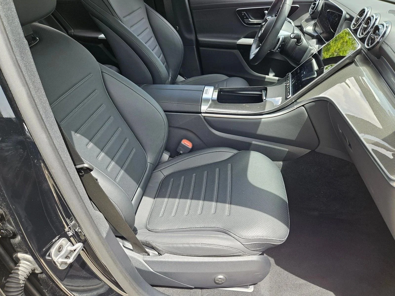 Used 2026 Black Mercedes-Benz GLC 300 image 19