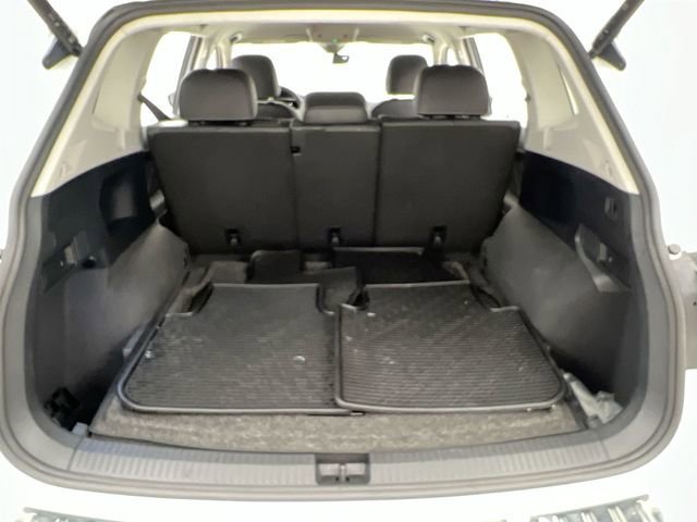 Used 2022 Pure White Volkswagen SE image 37