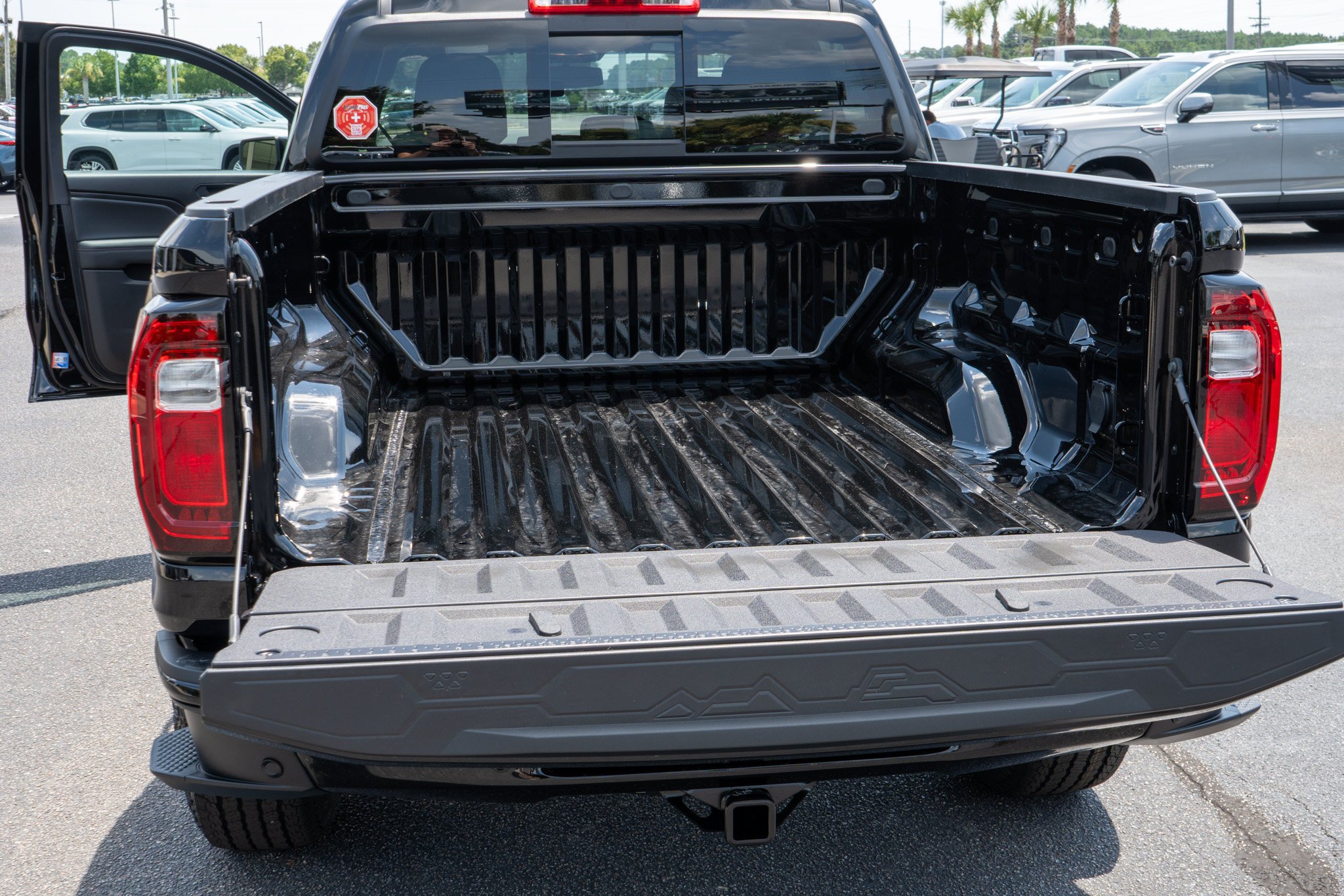 New 2026 Onyx Black GMC Elevation image 30