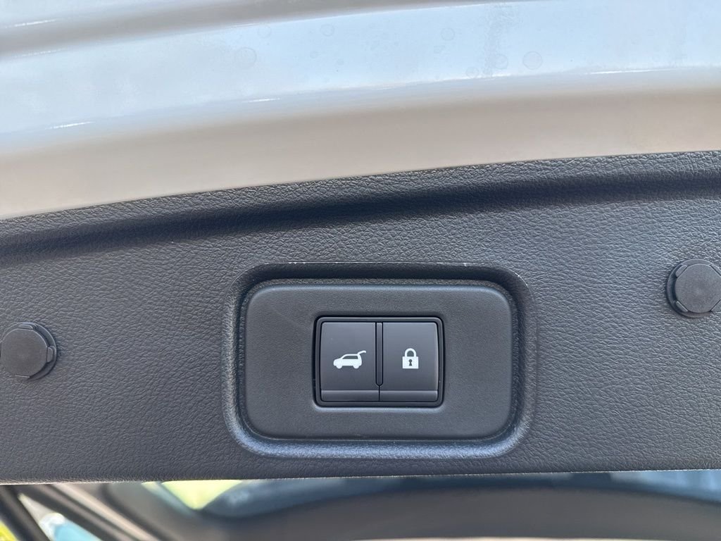 New 2026 Everest White Pearl TriCoat Nissan SL image 15