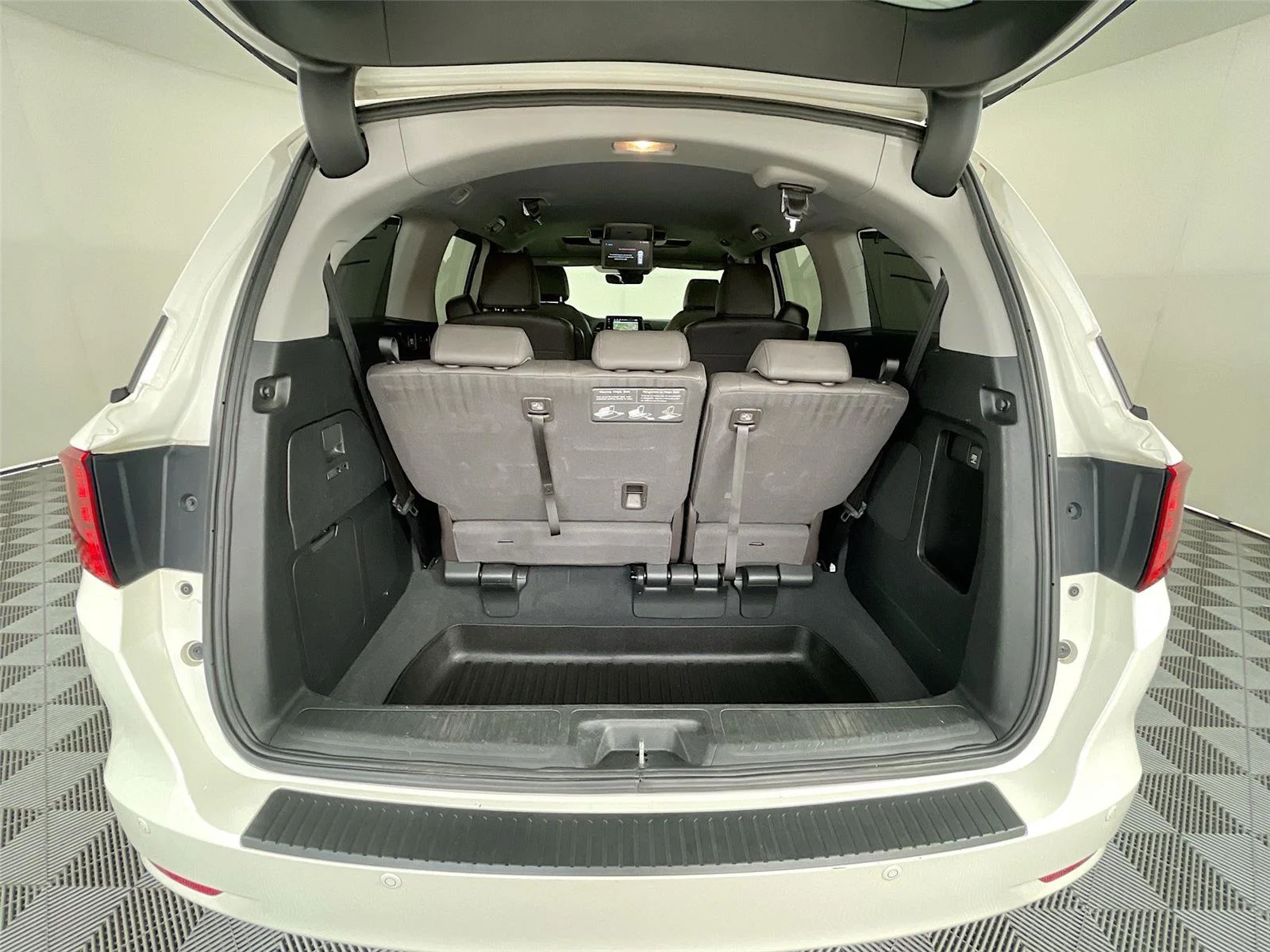Used 2019 White Diamond Pearl Honda Elite image 31