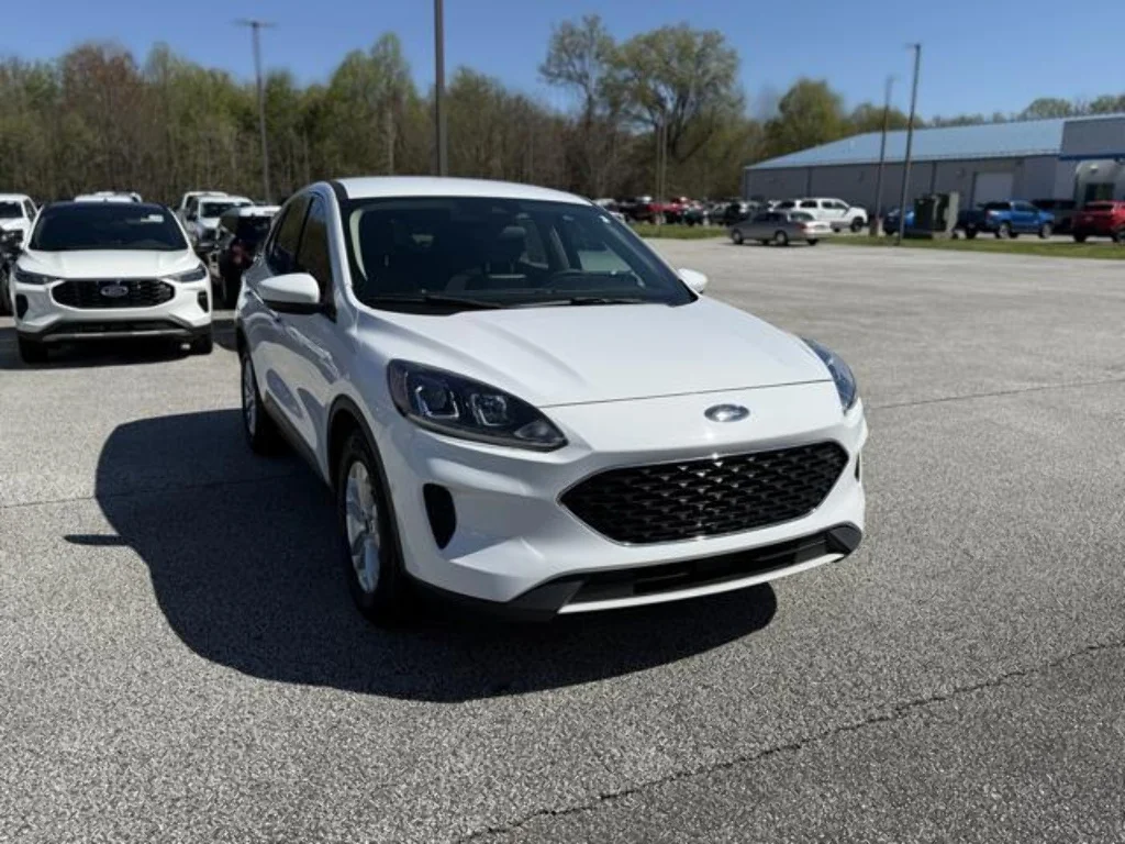 Certified Used 2020 Oxford White Ford SE image 9
