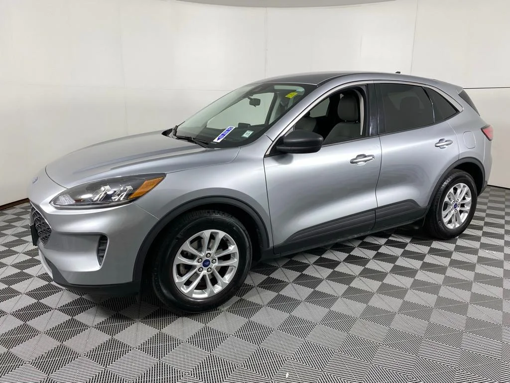 Used 2022 Iconic Silver Ford SE image 6