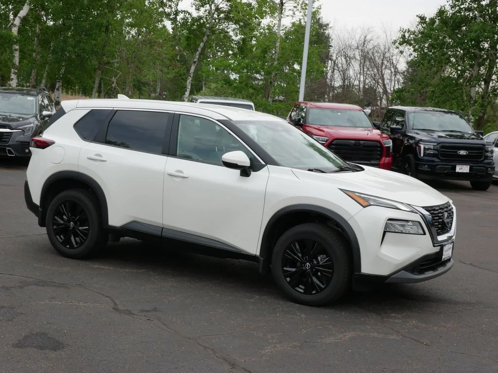 Used 2022 Nissan Rogue SV with VIN 5N1BT3BB1NC725897 for sale in Minneapolis, Minnesota