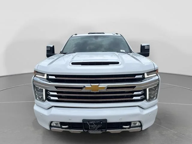 Used 2022 White Chevrolet High Country image 2