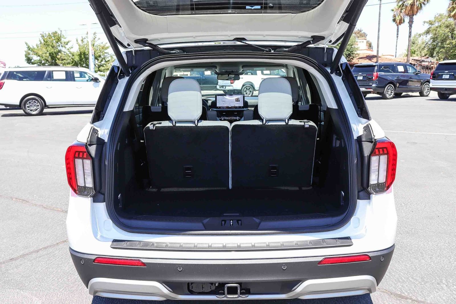New 2026 Star White Metallic Tri-Coat Ford Platinum™ image 27