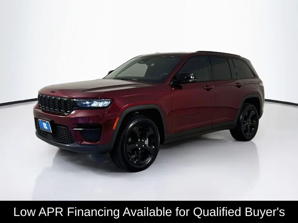Used 2023 Velvet Red Pearlcoat Jeep Altitude image 3