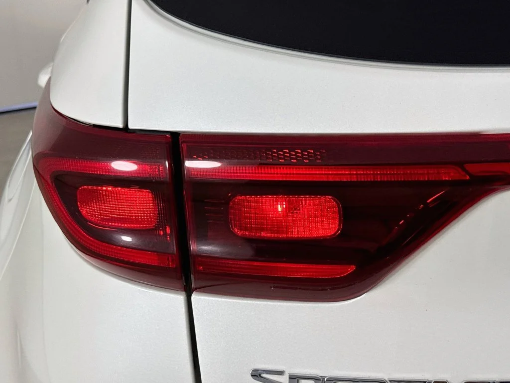 Used 2022 White Kia LX image 31