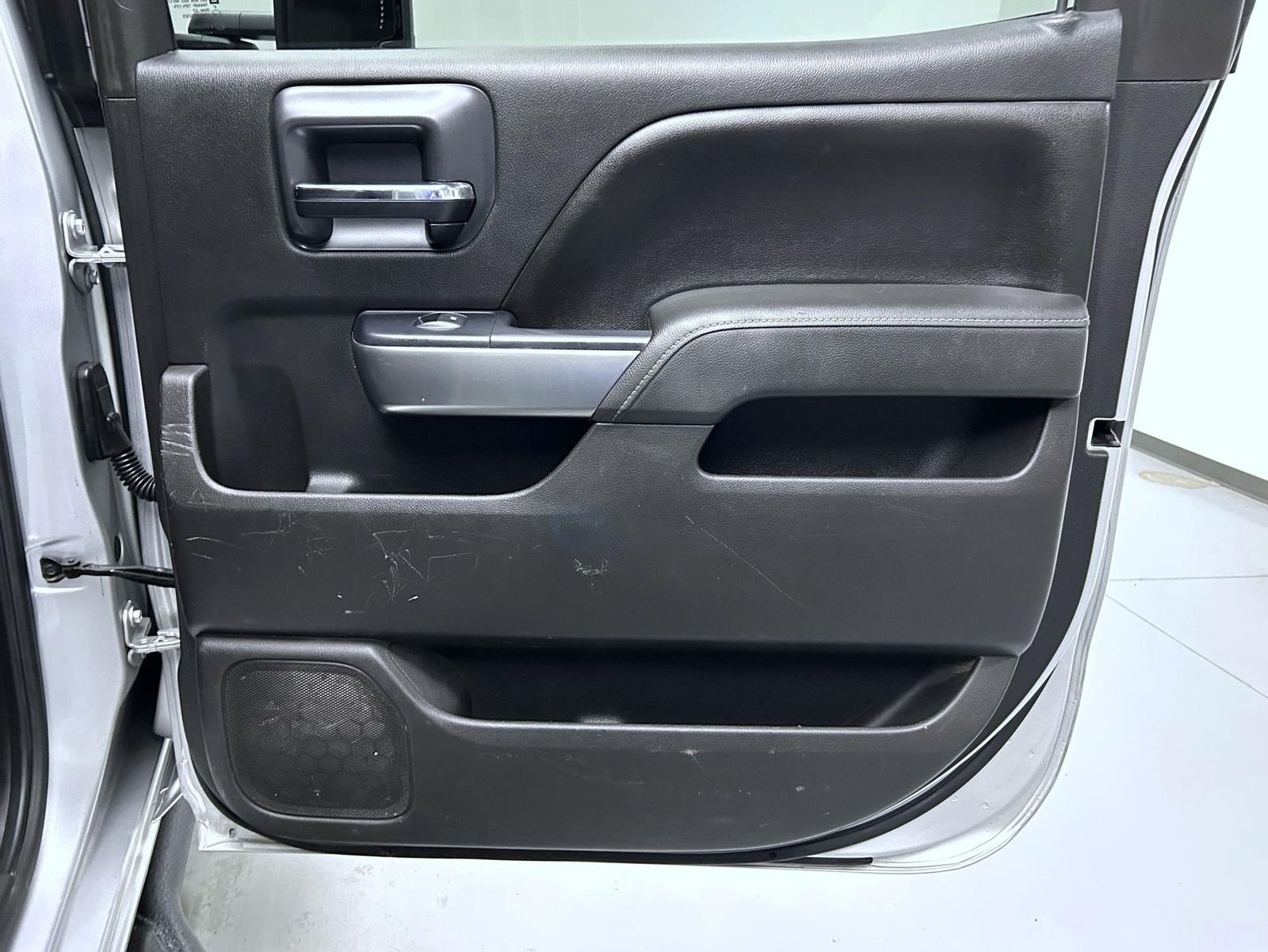 Used 2015 Silver GMC SLE image 17