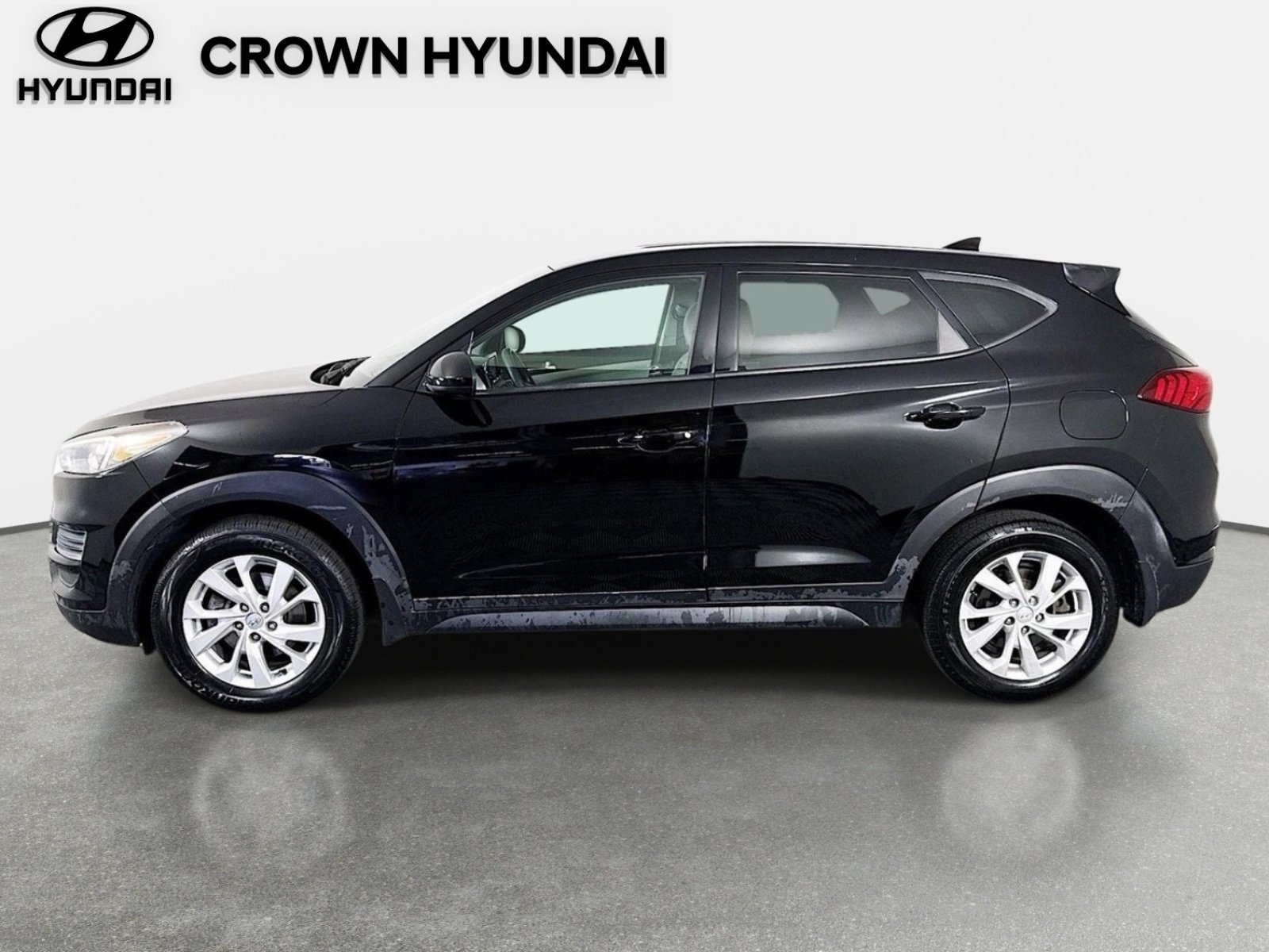 Used 2019 Black Noir Pearl Hyundai SE image 8