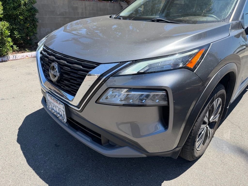 Used 2023 Gray Nissan SV image 4