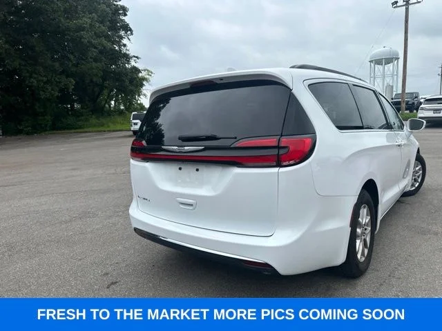 Used 2022 Bright White Clearcoat Chrysler Touring L image 15