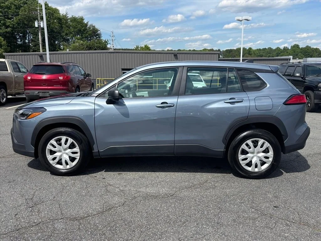 Used 2024  Toyota L image 23