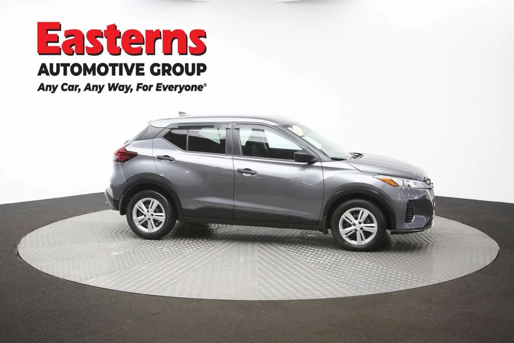Used 2022 Silver Ford SE image 46