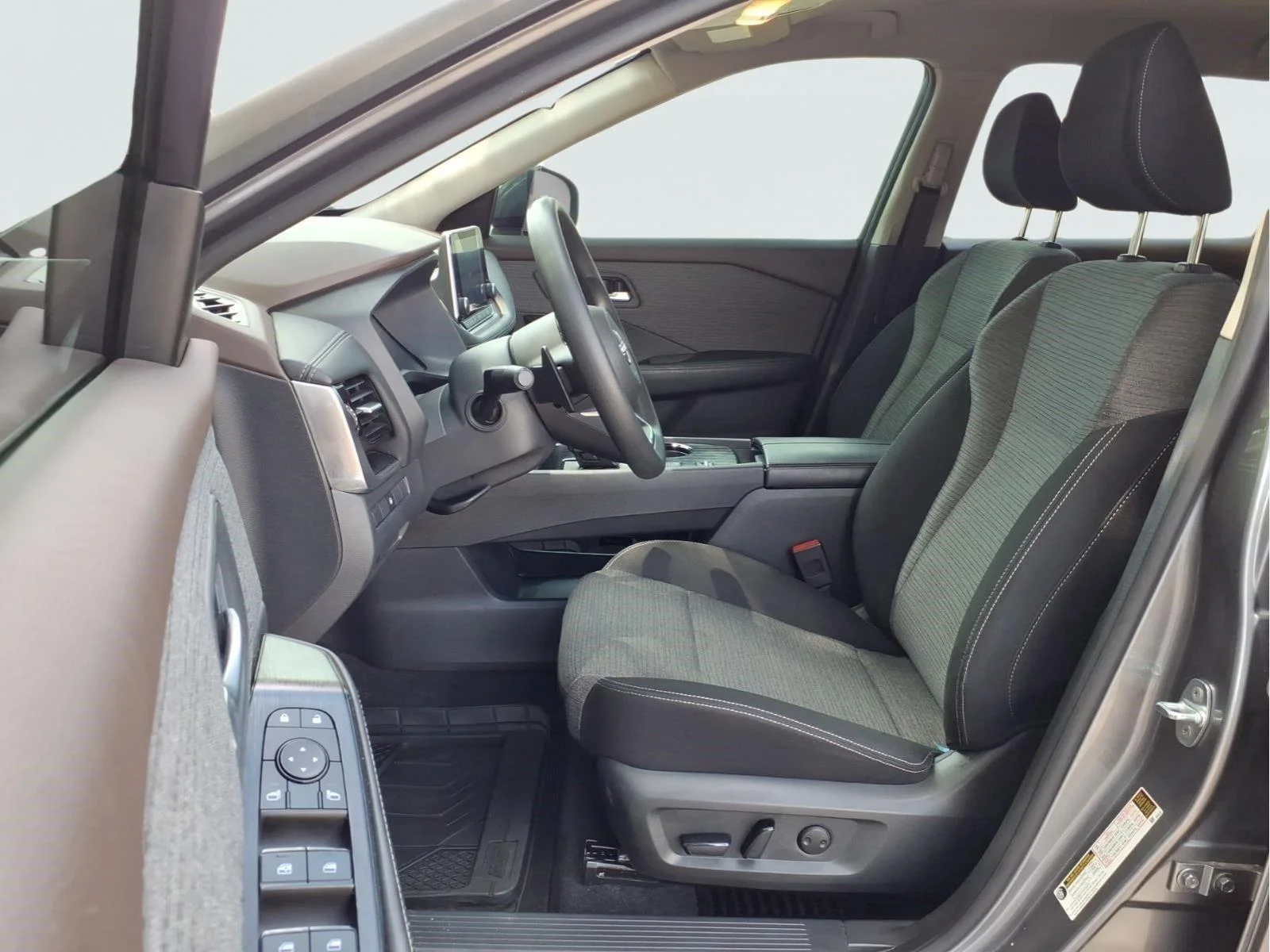 Used 2022  Nissan SV image 18
