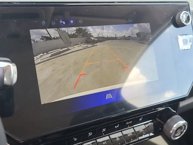 New 2027 Summit White Chevrolet LT image 27