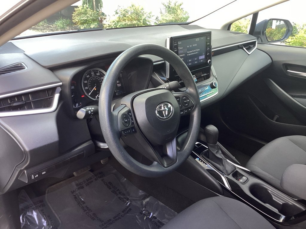 Used 2020 White Toyota LE image 18