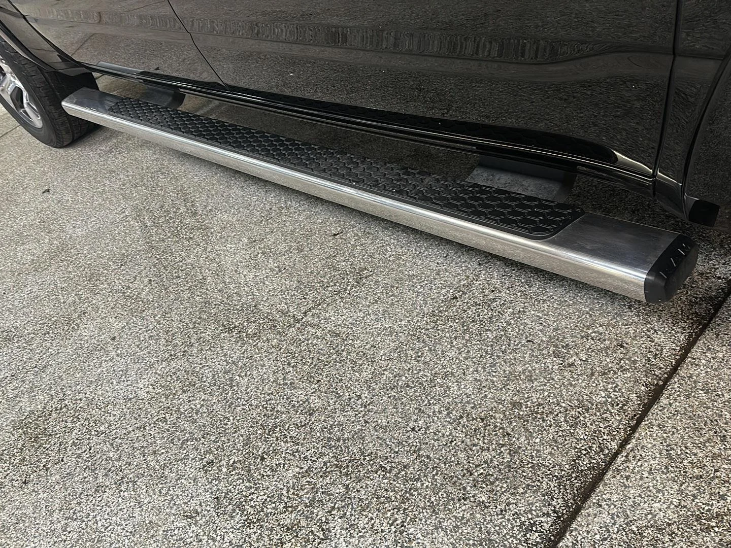 Used 2019 Diamond Black Crystal Pearlcoat Ram Laramie image 13