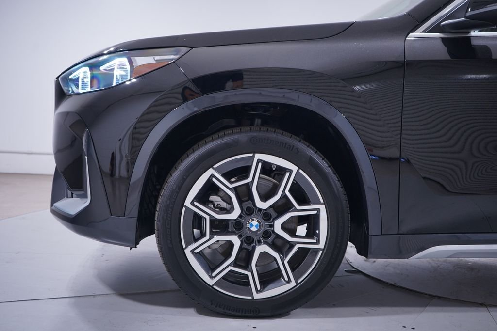 New 2026 Jet Black BMW xDrive28i image 2