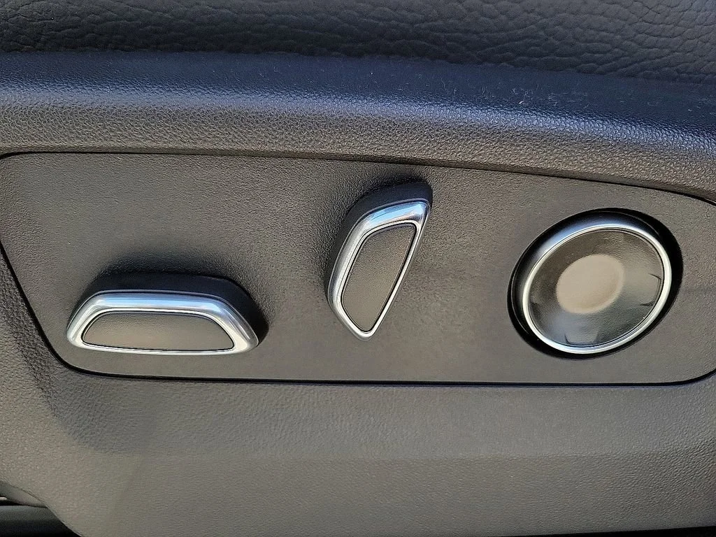 2026 GMC Yukon XL Denali - Photo 15