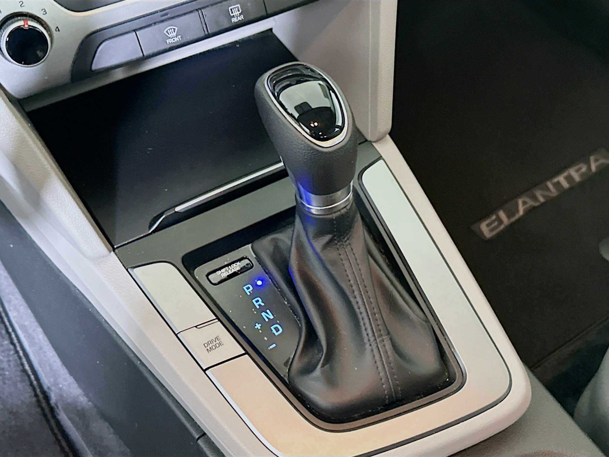 Used 2018 Phantom Black Hyundai SE image 20