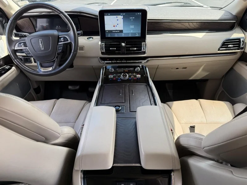 Used 2021 Pristine White Lincoln Reserve image 13
