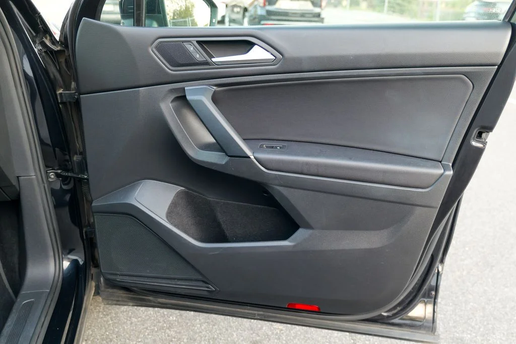 Used 2019 Platinum Gray Metallic Volkswagen 2.0T SE image 32
