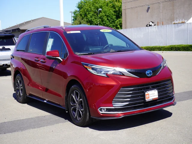 2025 Toyota Sienna Platinum