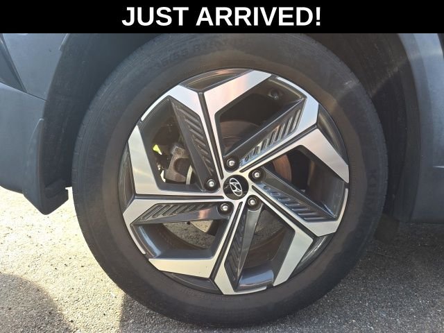 Certified Used 2023 Black Hyundai SEL image 5