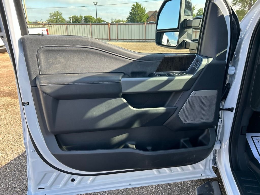 New 2026 Oxford White Ford Lariat image 12