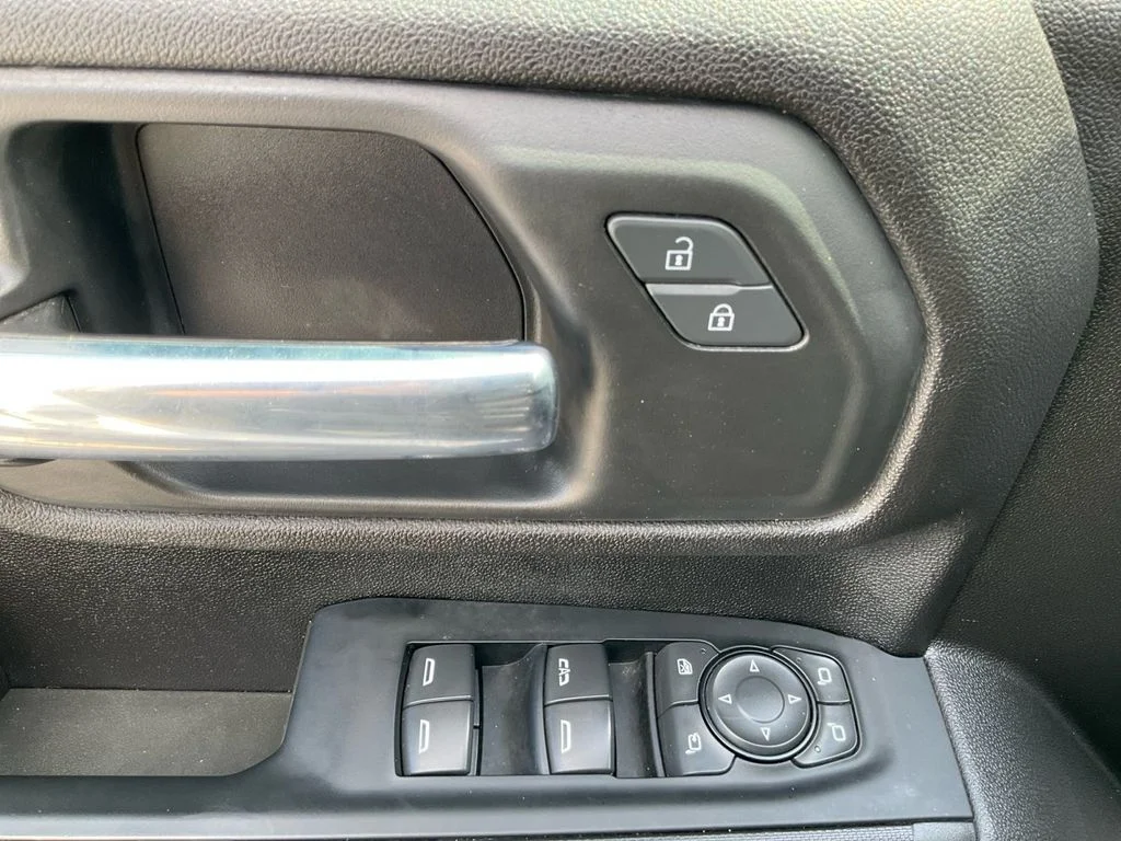 Used 2024 White Chevrolet Custom image 26