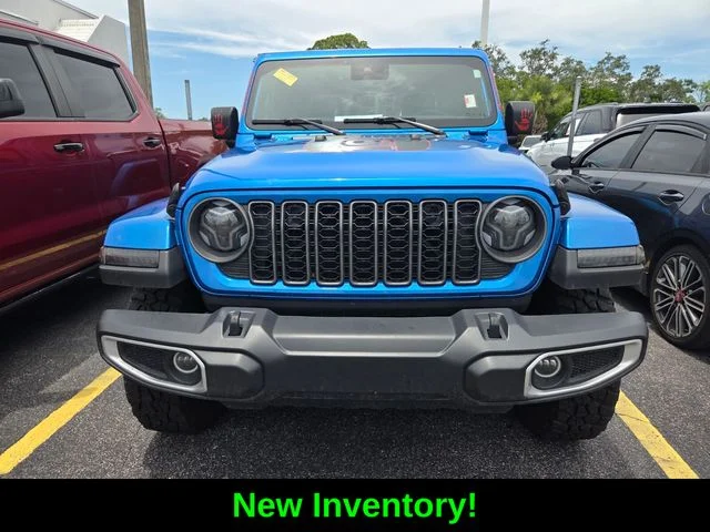 Certified Used 2025 Blue Jeep High Tide image 2
