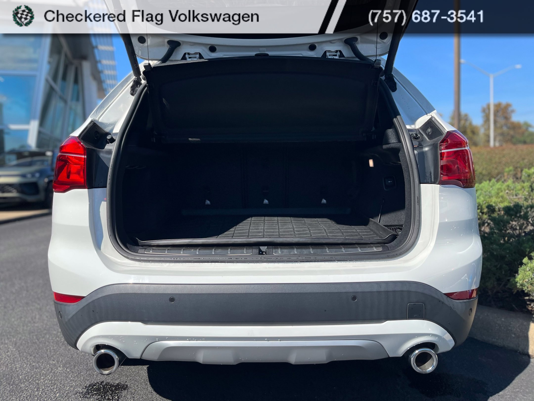 Used 2020 Alpine White BMW xDrive28i image 36
