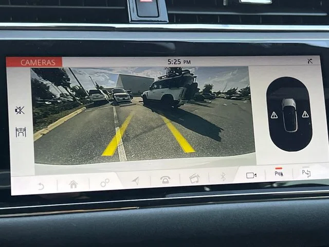 Used 2020 White Land Rover R-Dynamic SE image 19