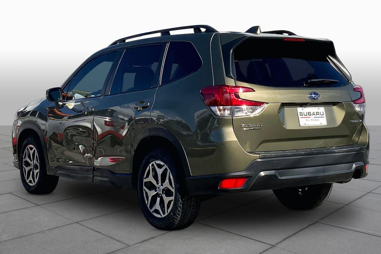Used 2023 Autumn Green Metallic Subaru Premium image 10