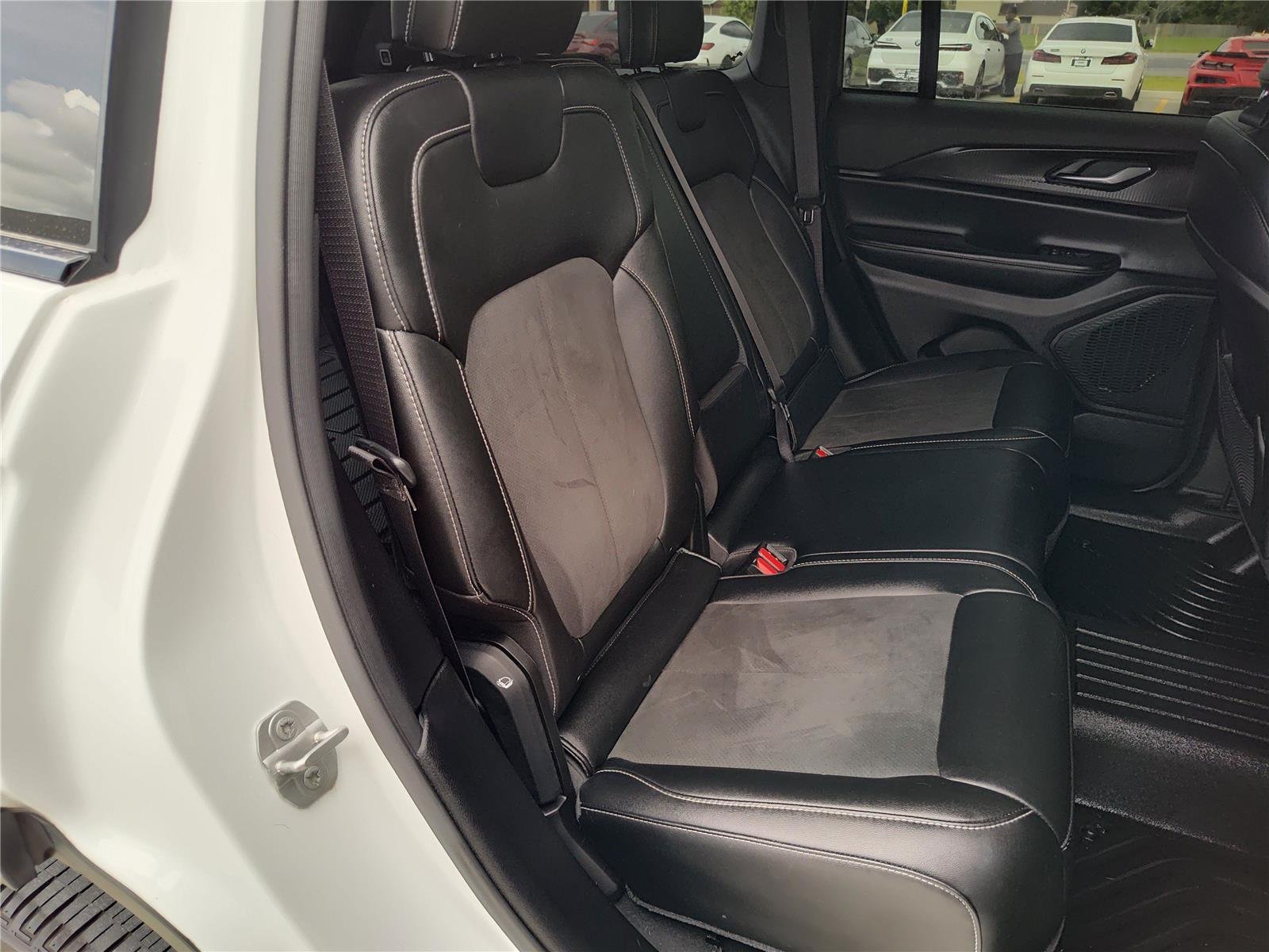Used 2024 WHITE JEEP LARE image 25