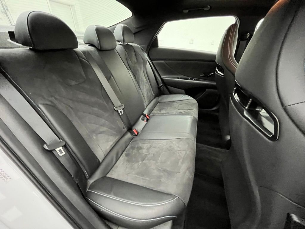 Used 2022 White Hyundai Base image 36