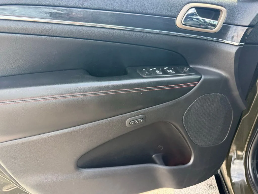 Used 2017 Green Jeep Limited image 5
